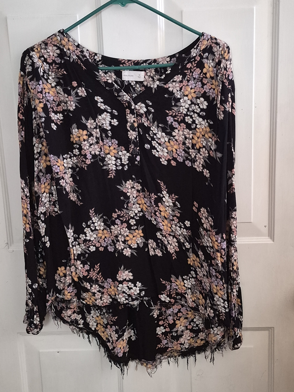 Maurices Sleevelet Floral Black Long-Sleeve Shirt Size M